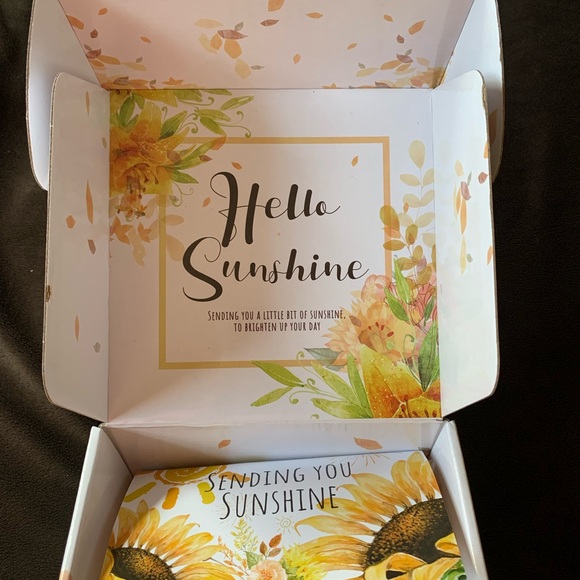HELLO SUNSHINE ladies (8) piece spa items kit / see description below / NIB NWT - Picture 1 of 10